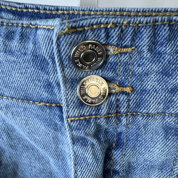Wild Fable Highest Rise A-line Pleated Medium Wash Denim Shorts 4” Inseam Sz 16 - Picture 2 of 10